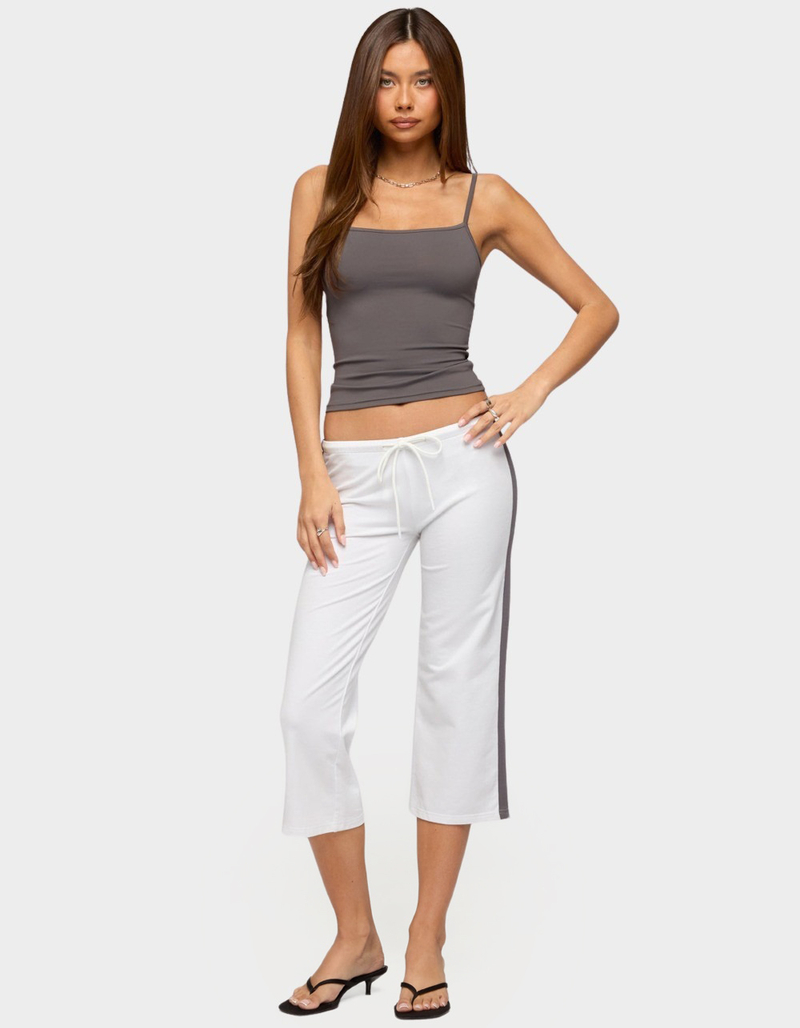 EDIKTED Milene Contrast Terry Capri Pants image number 3