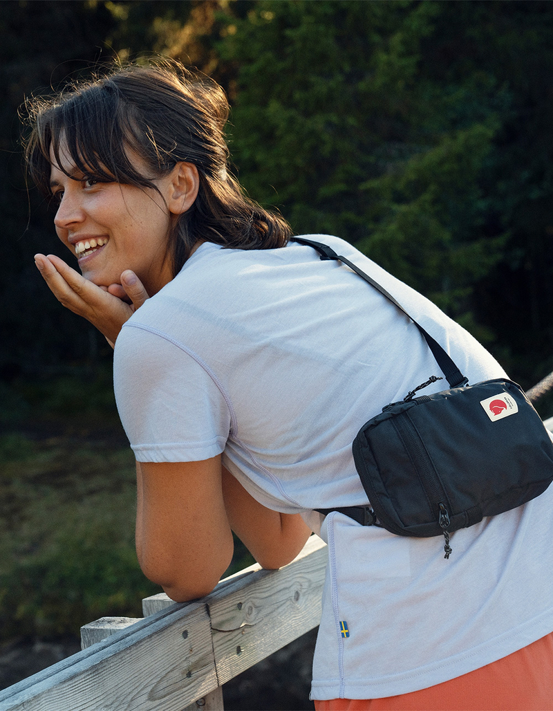 FJALLRAVEN High Coast Pocket Crossbody Bag BLACK ONE SIZE Tillys