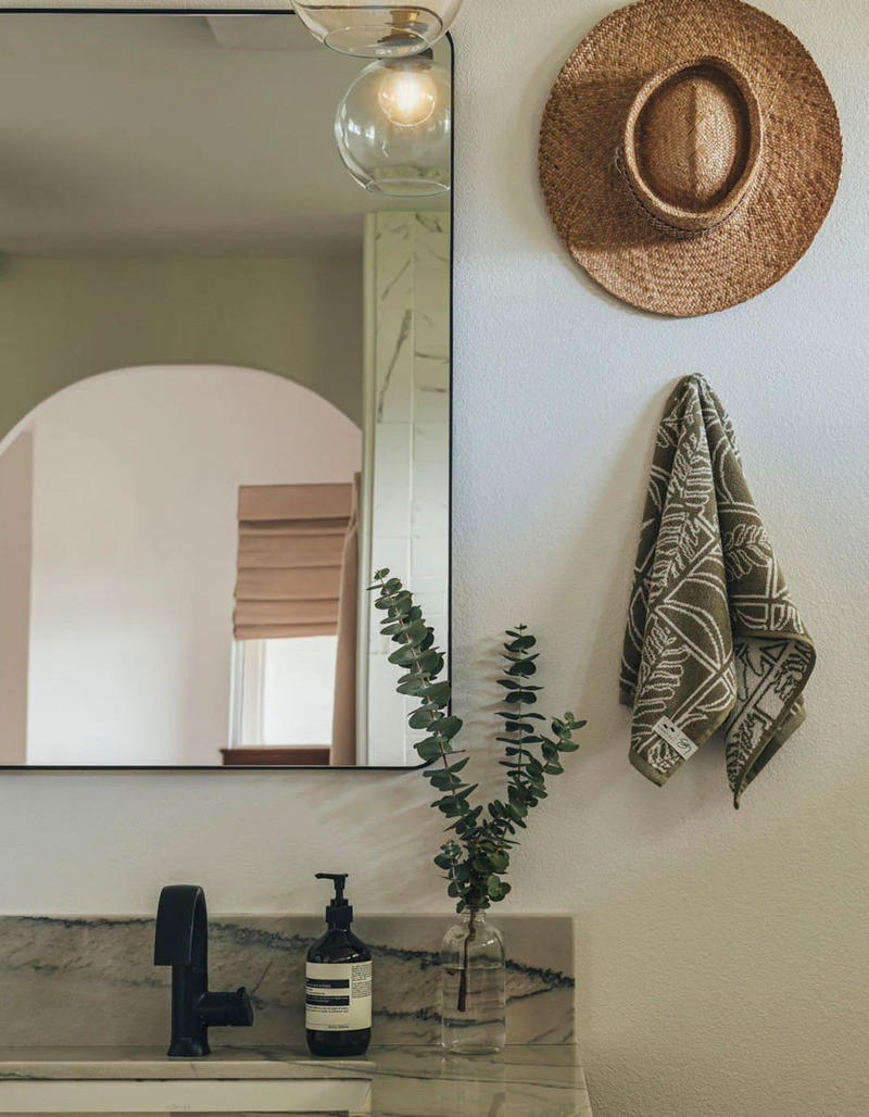 SLOWTIDE Kamakalaukoa Hand Towel image number 3