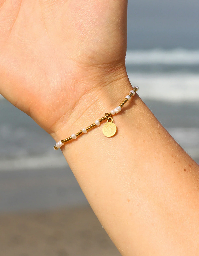 MAUKA Mixed Gold & Pearl Beaded Bracelet image number 1