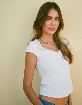 TILLYS Womens V-Neck Cap Sleeve Top Primary Image