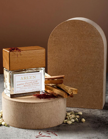 ARLYN Amber Floral and Woody Breeze Perfume Alternative Image