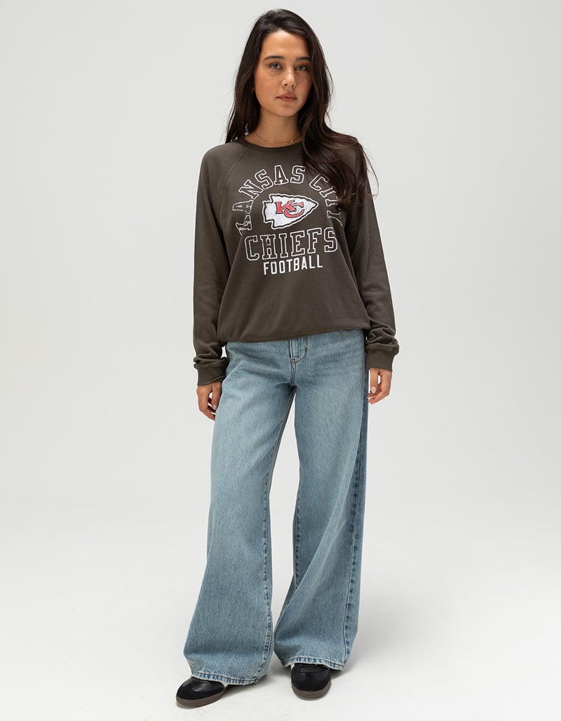 JUNK FOOD Kansas City Chiefs Flocked Raglan Crew Womens Sweatshirt image number 6