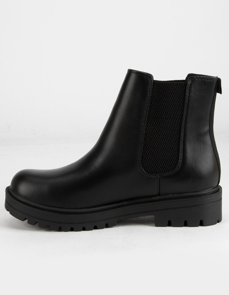 SODA Flat Womens Black Chelsea Boots image number 2