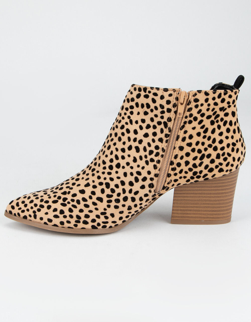 QUPID Chop Out Leopard Womens Booties image number 2