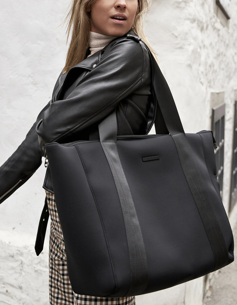 MY TAGALONGS Everleigh Onyx Weekender Bag image number 6