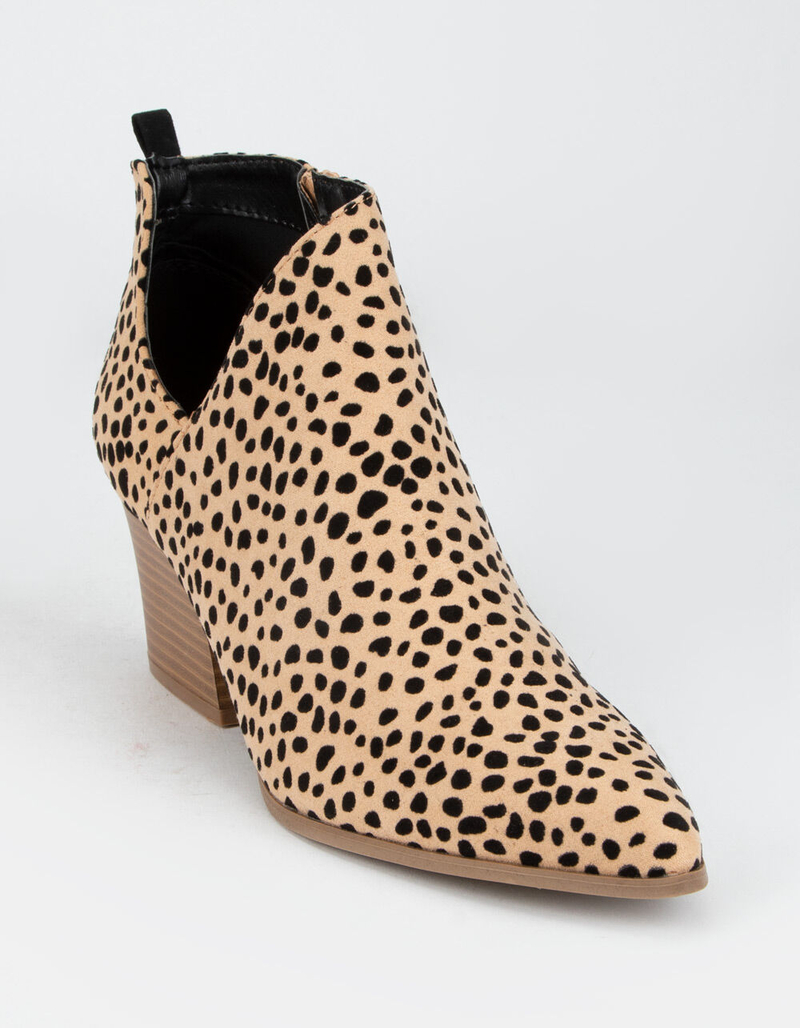 QUPID Chop Out Leopard Womens Booties image number 0