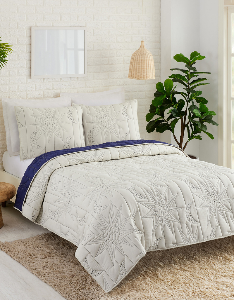 JUNGALOW BY JUSTINA BLAKENEY Sun & Moon Full/Queen Quilt Set image number 0