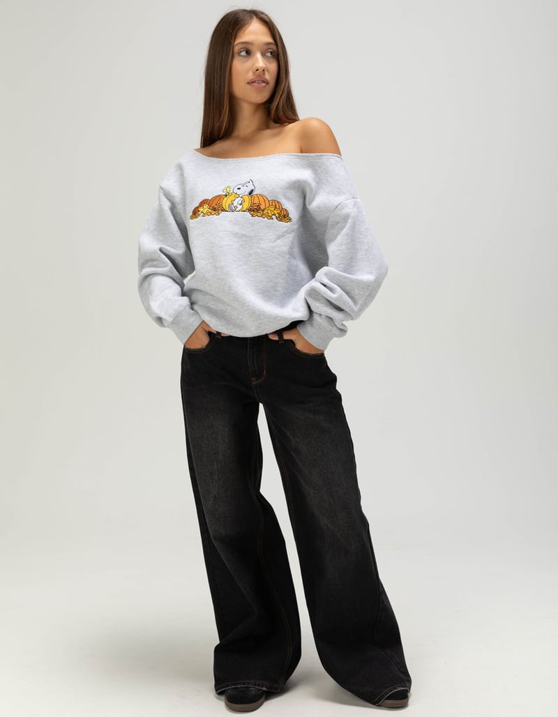 RSQ x Peanuts Halloween Snoopy Pumpkin Womens Off The Shoulder Sweatshirt image number 4