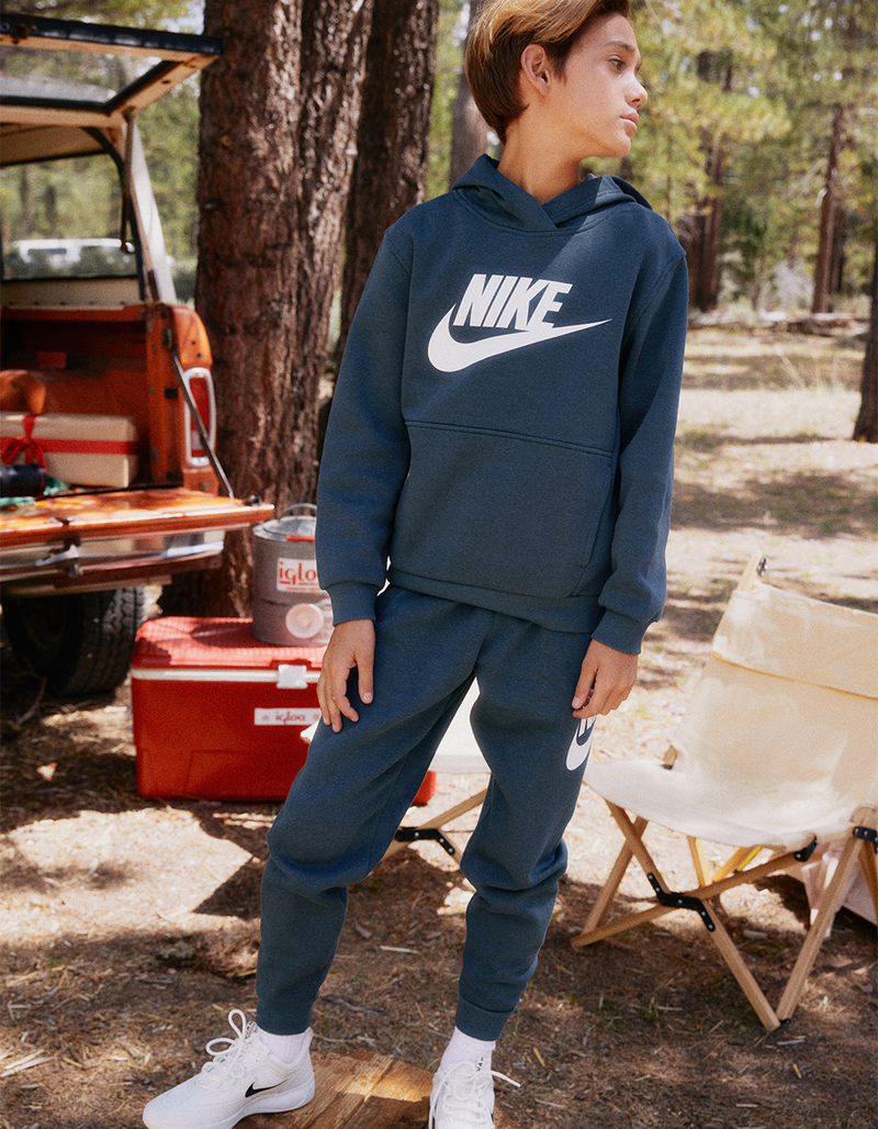 NIKE Sportswear Club Fleece Boys Pullover Hoodie image number 2