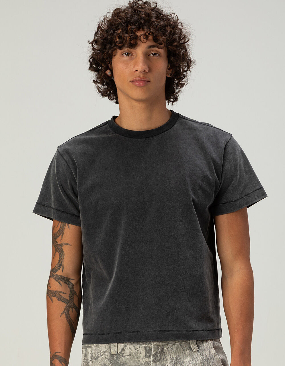 トップス MAN'S RUIN TEE // BLACK M RSQ Mens Washed Shrunken Tee - BLACK | Tillys