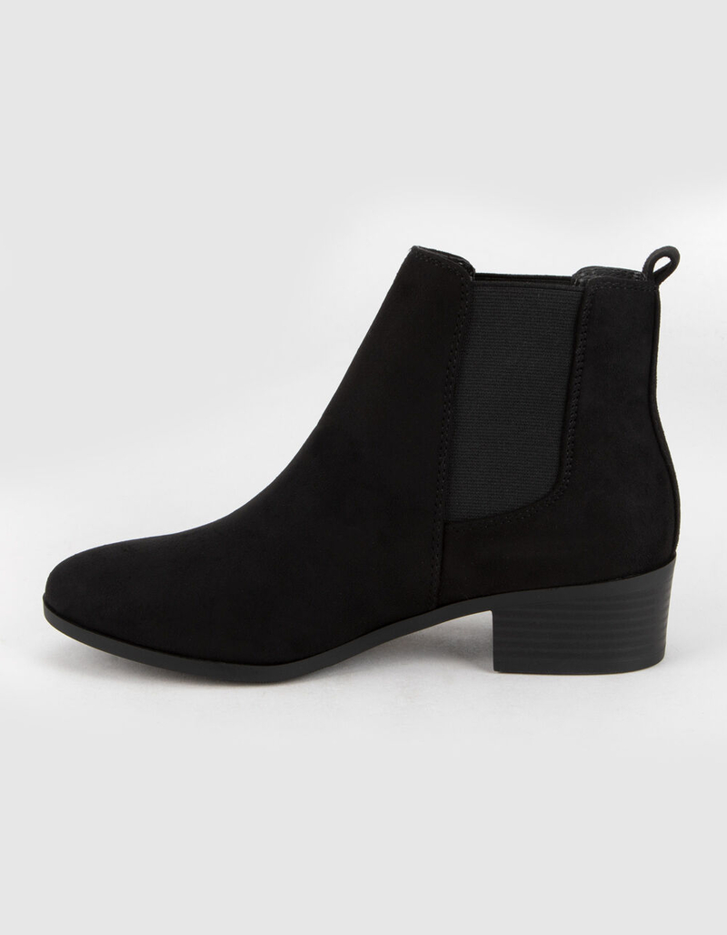 SODA Womens Black Chelsea Boots image number 2