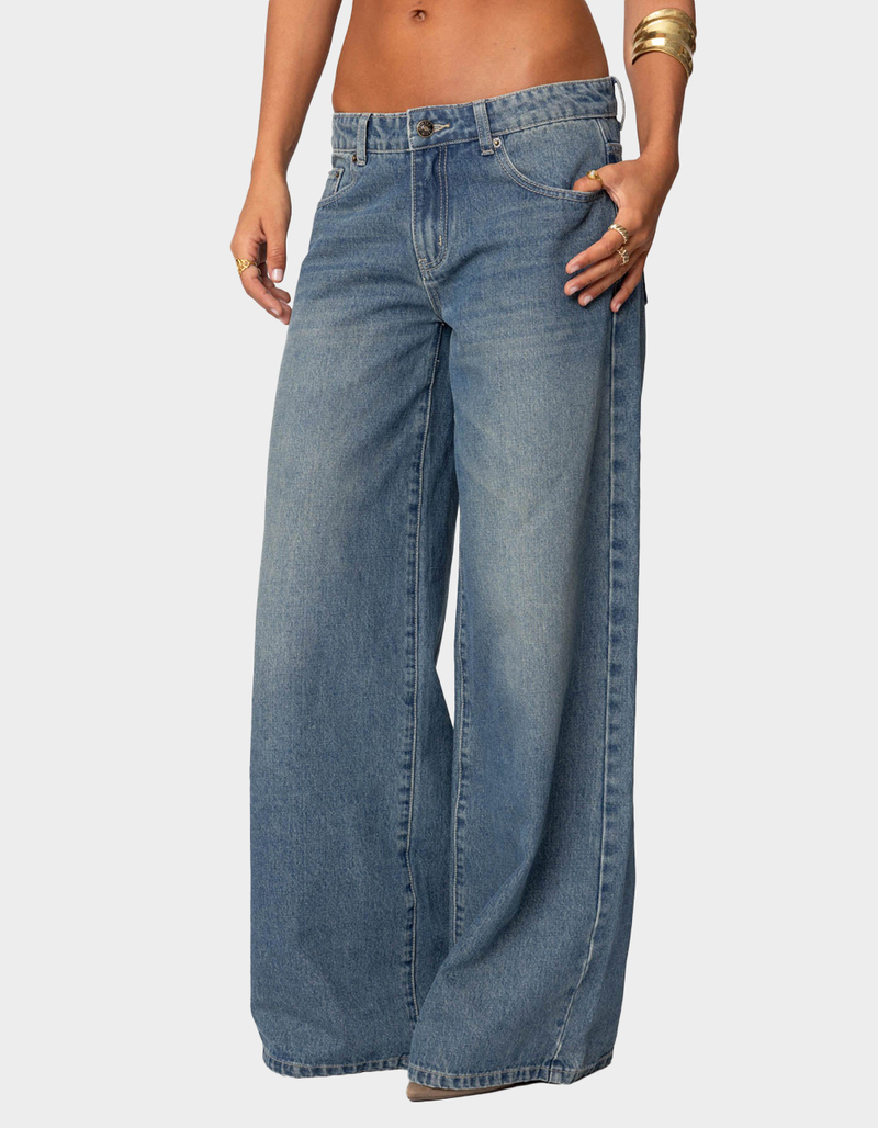 EDIKTED Vyxen Vintage Washed Low Rise Jeans image number 2