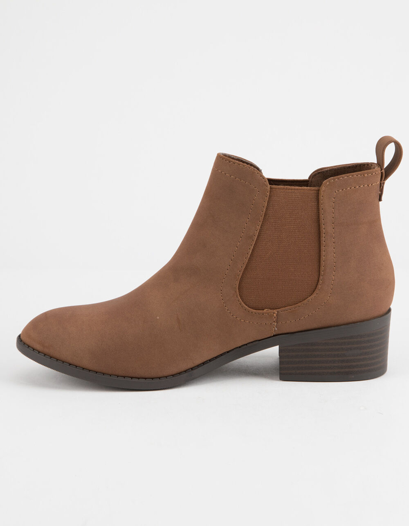 CITY CLASSIFIED Chelsea Cognac Womens Booties image number 2