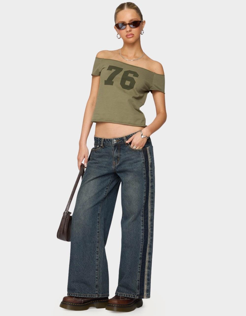 EDIKTED Petite Contrast Panel Low Rise Jeans image number 4