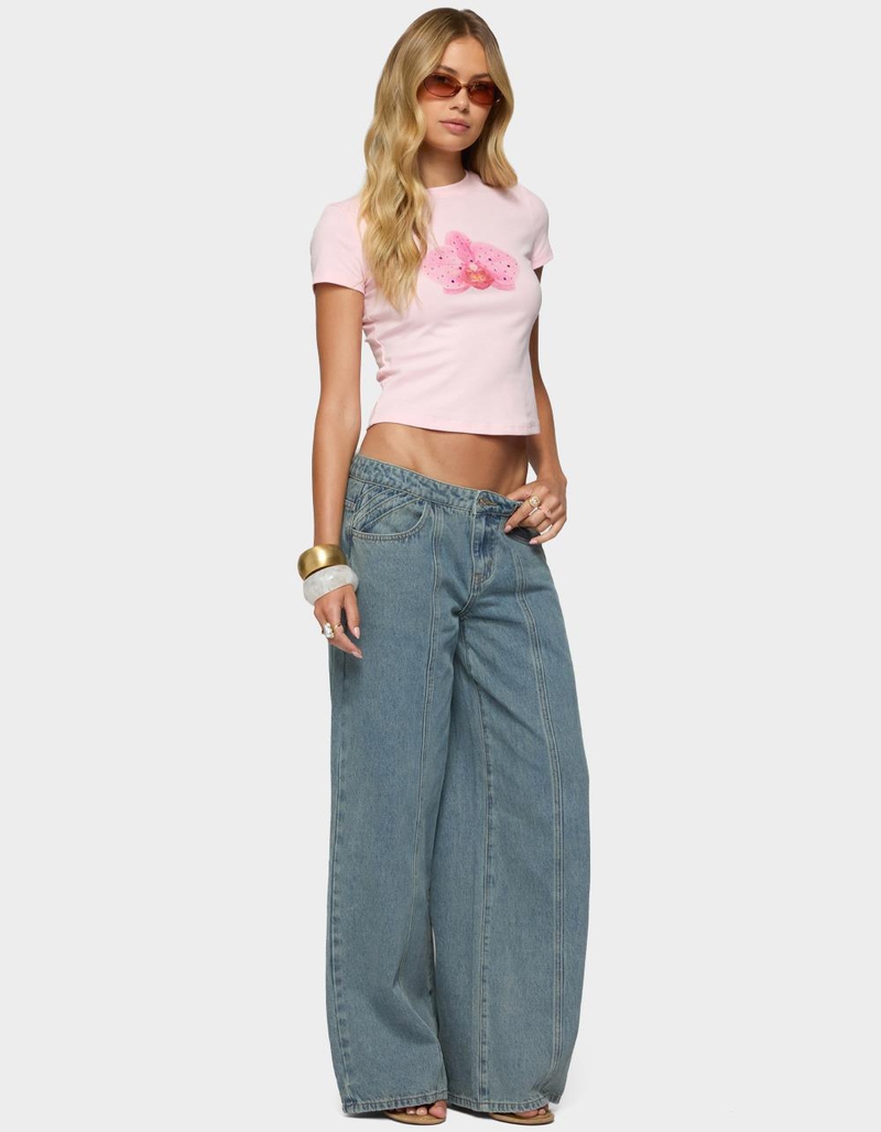 EDIKTED Stitch & Pleat Low Rise Jeans image number 4