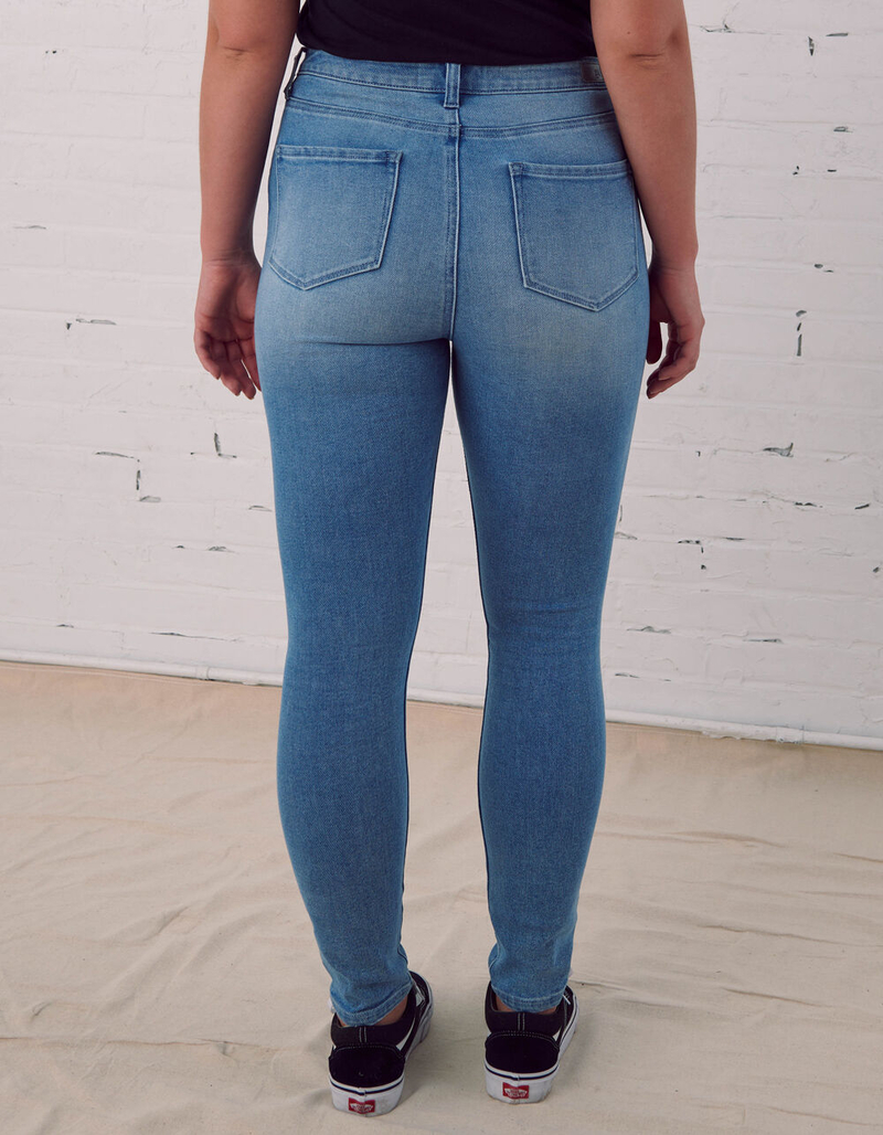 RSQ Curvy Womens Light Wash High Rise Skinny Jeans image number 9