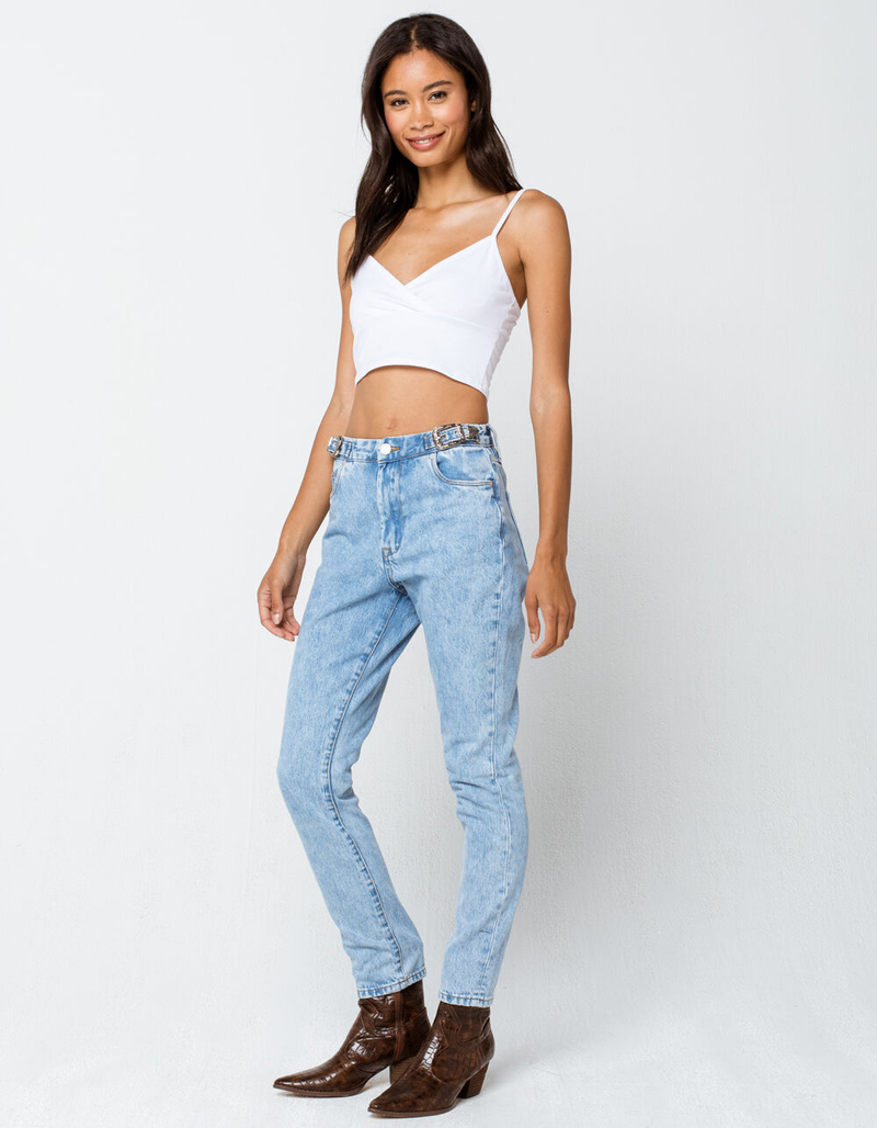 IVY & MAIN Solid Surplice Womens White Crop Cami image number 3