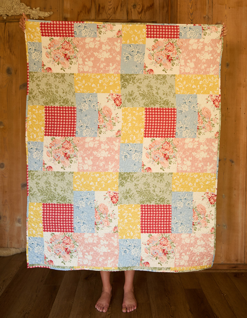 TILLYS HOME Claudia Quilted Throw Blanket image number 4