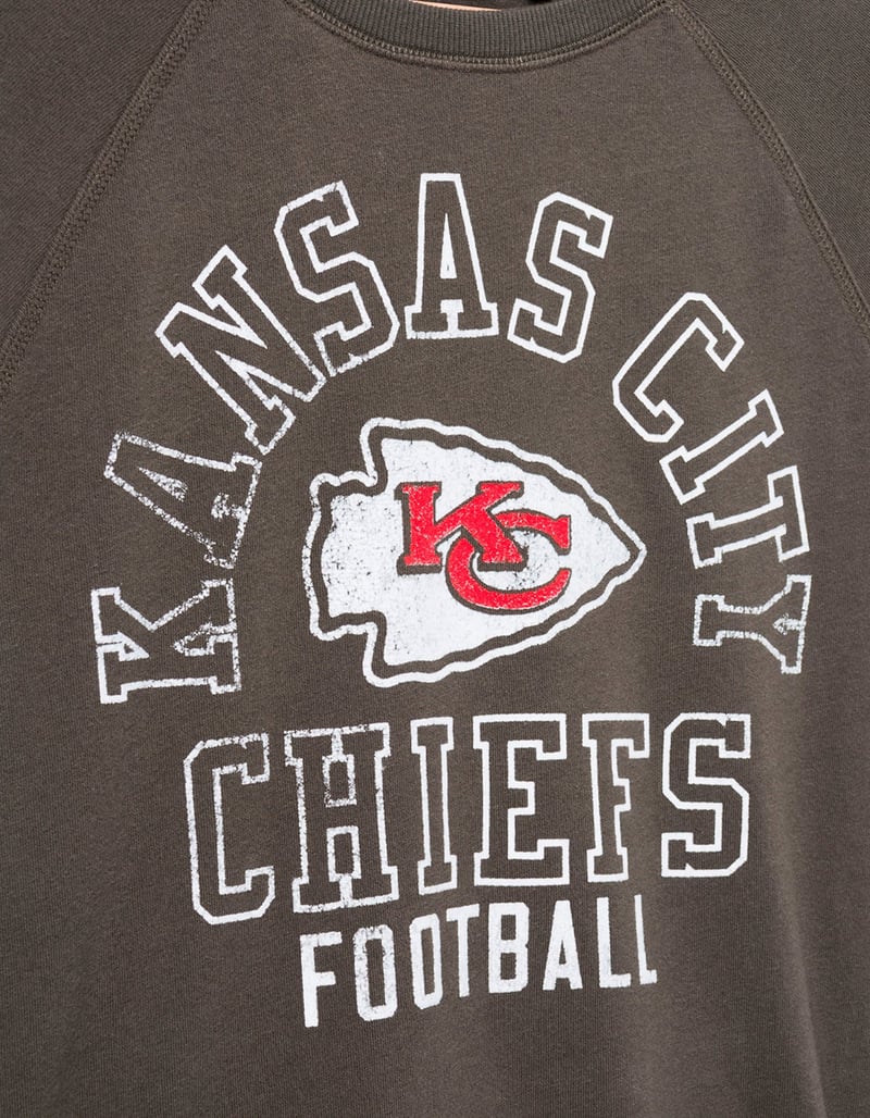 JUNK FOOD Kansas City Chiefs Flocked Raglan Crew Womens Sweatshirt image number 2