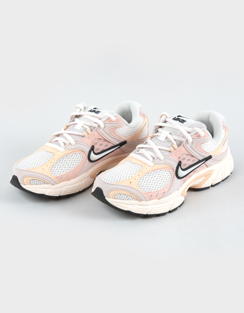 NIKE V5 RNR Womens Shoes image number 1