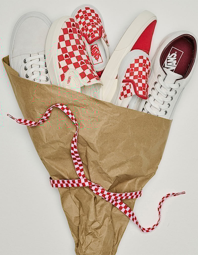 VANS Checkerboard Hearts Womens Classic Slip-On Shoes image number 5