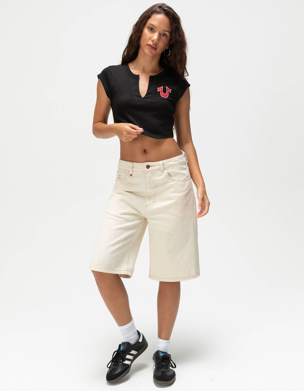 新品未使用⭐︎TRUE RELIGION クロップドTシャツ　Mサイズ TRUE RELIGION Number Womens Notch Crop Tee - BLACK - S | Tillys