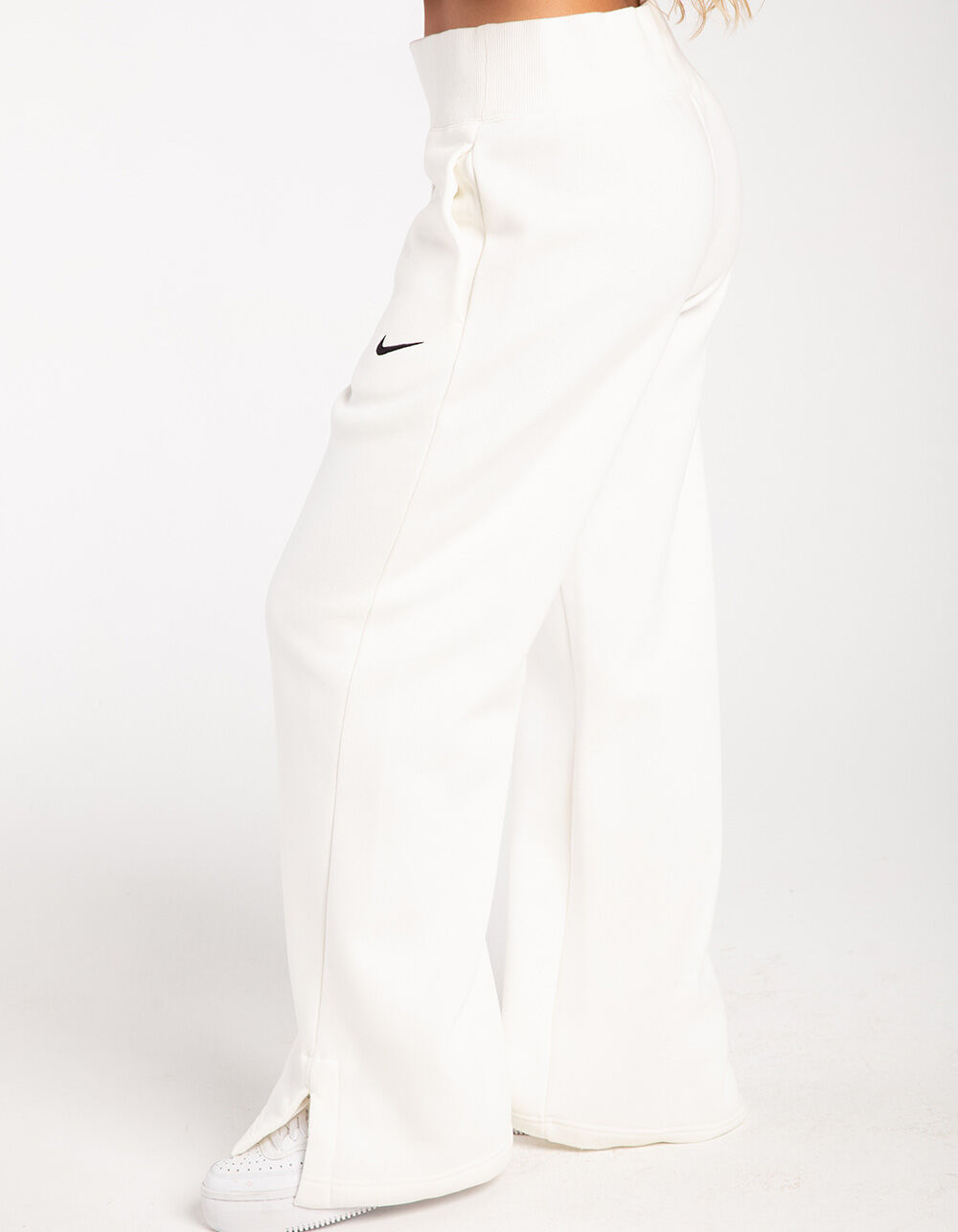 nike joggers women white