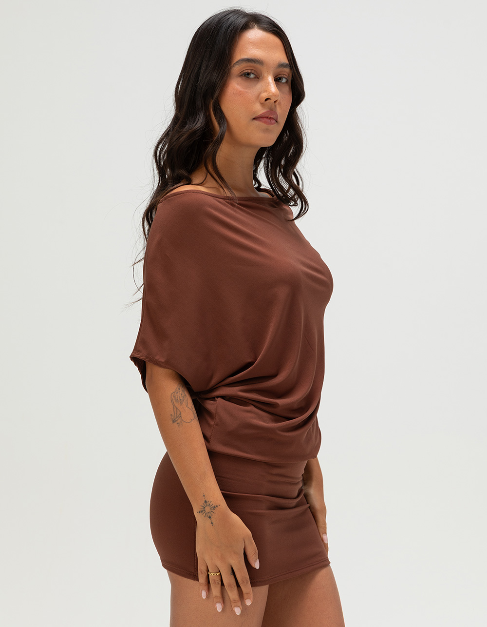 FULL TILT Off The Shoulder Womens Mini Dress - BROWN
