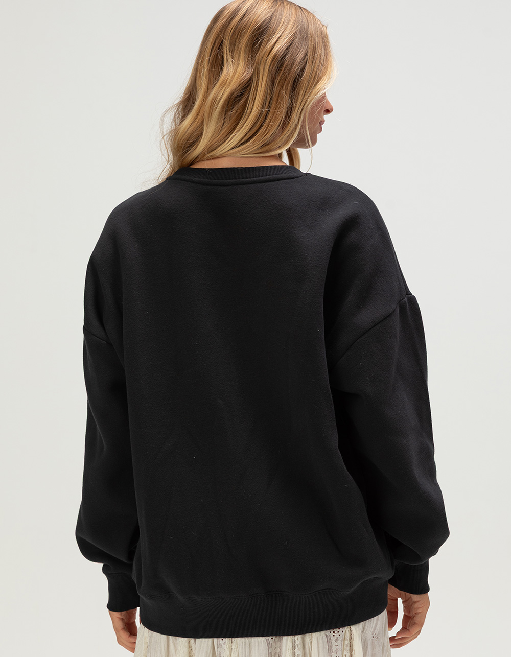 RSQ x Peanuts Embroidered Womens Crewneck Sweatshirt - BLACK