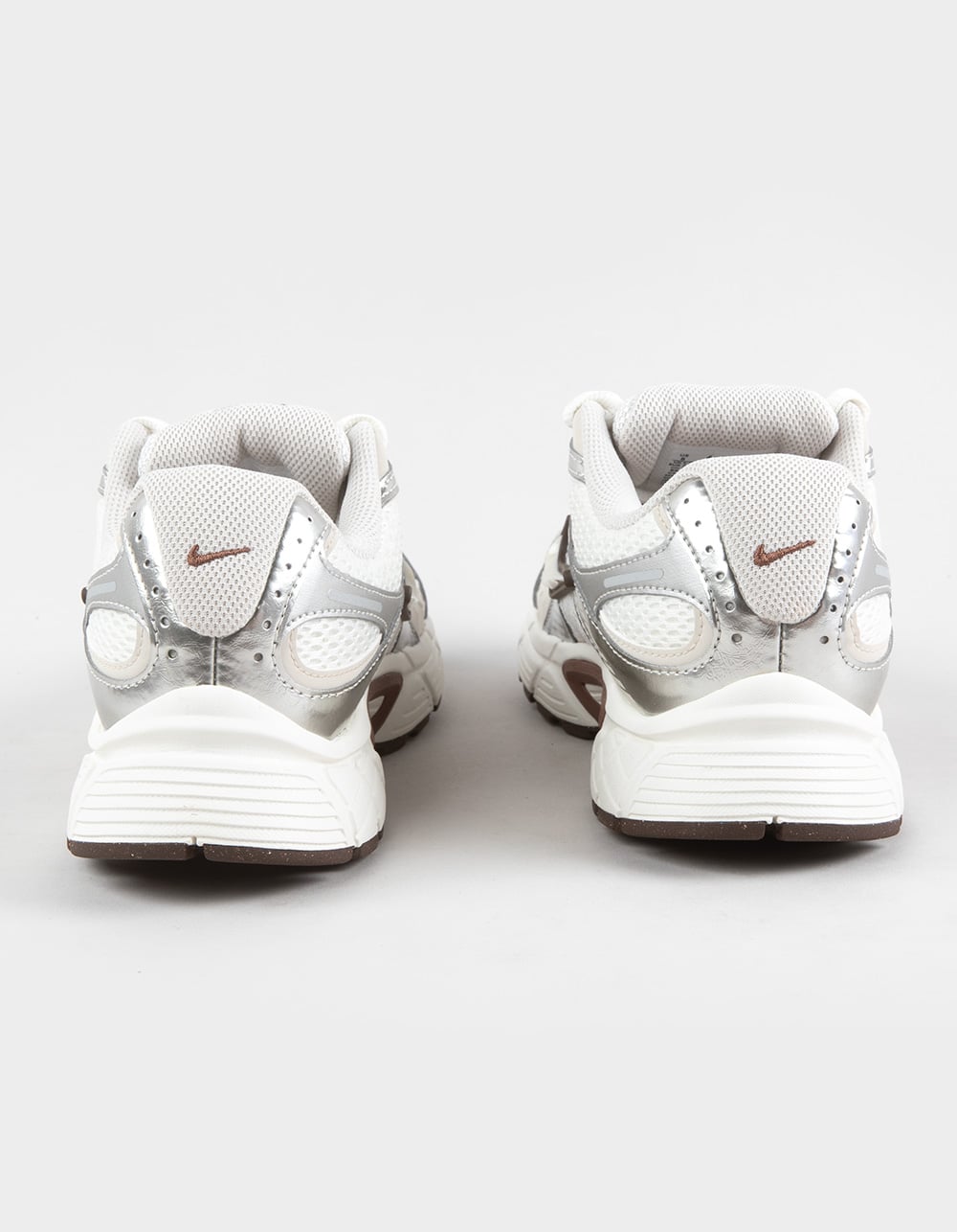 NIKE V5 RNR Womens Shoes - white brown