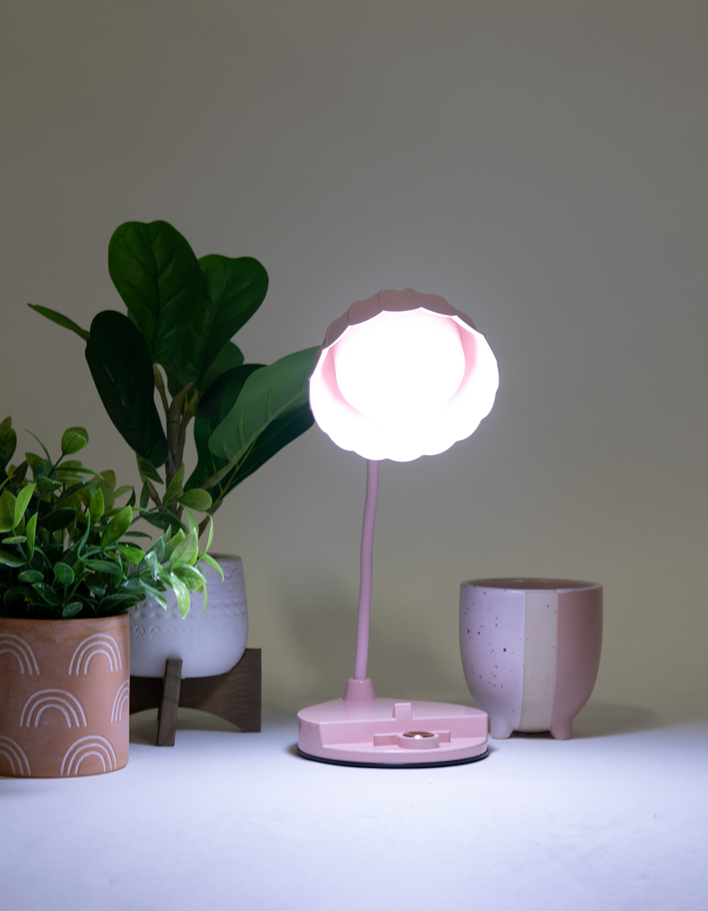Flower Desk Lamp PINK Tillys