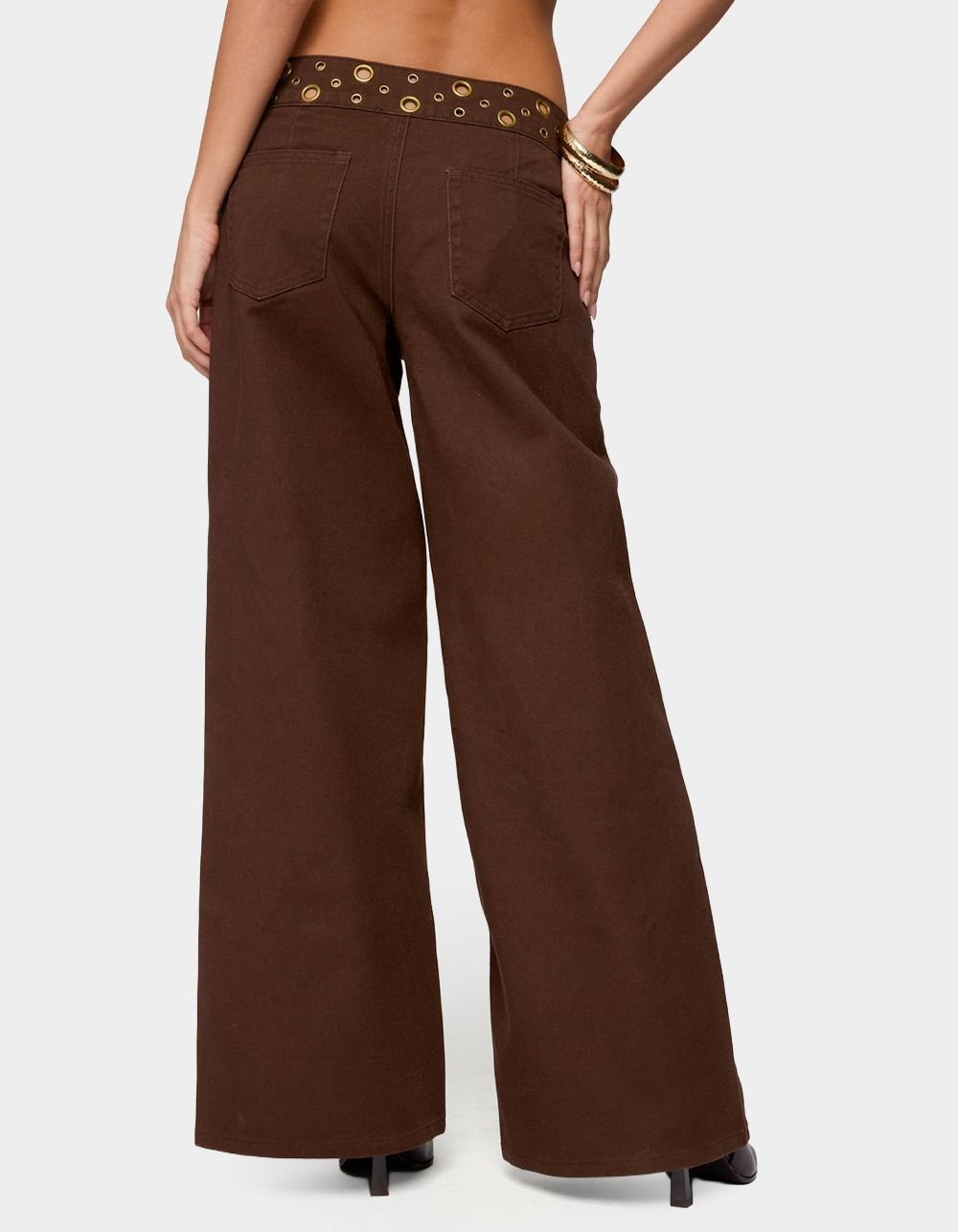 EDIKTED Mixed Grommet Low Rise Wide Leg Jeans - BROWN