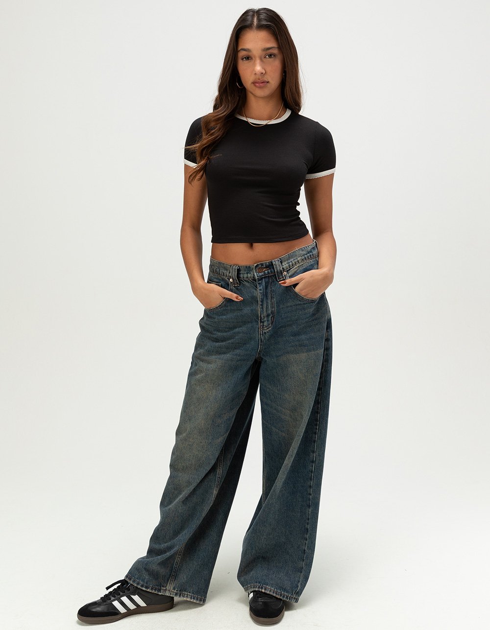 HEART & HIPS Womens Contrast Crewneck Tee - BLACK COMBO