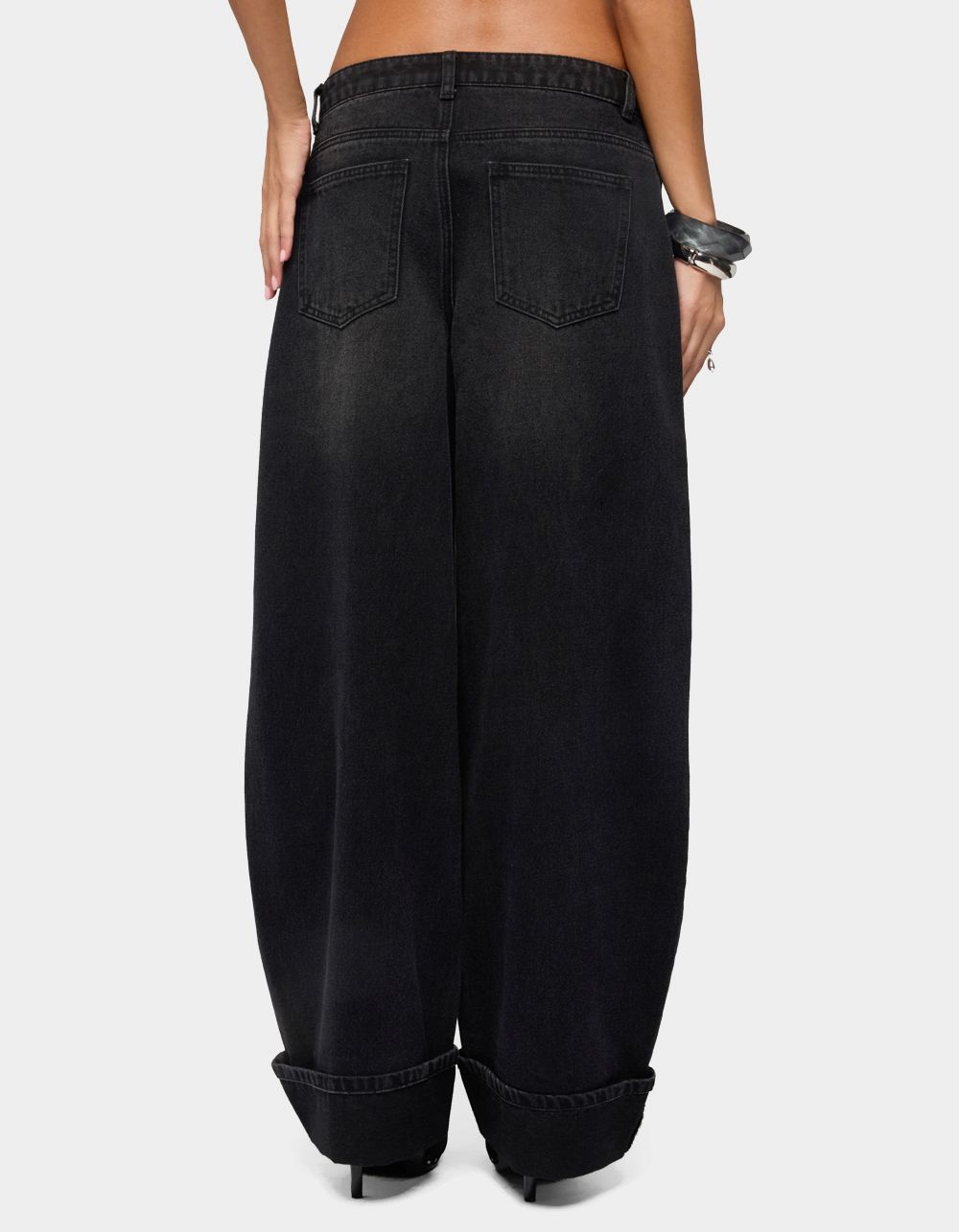 EDIKTED Kella Low Rise Baggy Jeans