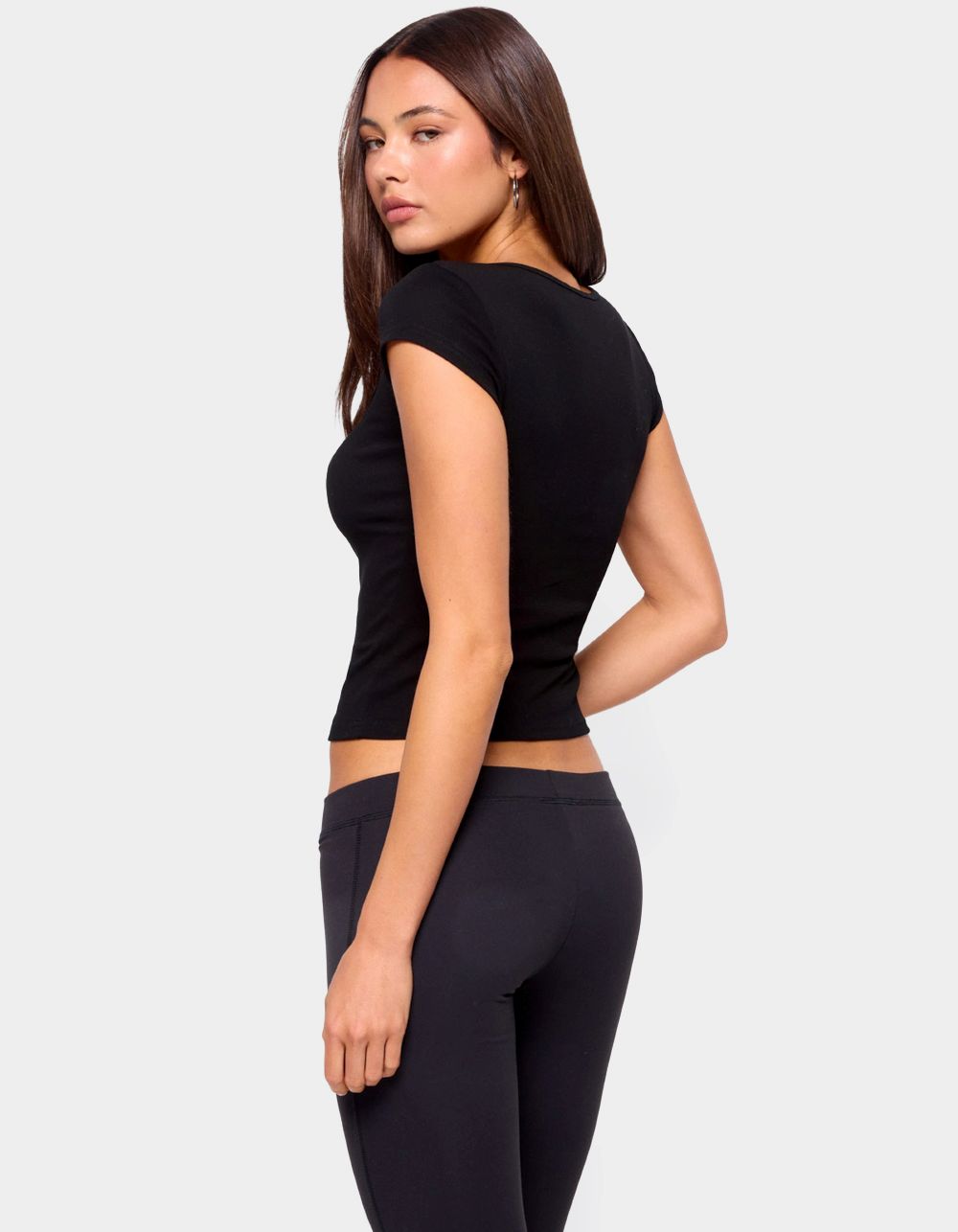 EDIKTED Chari Ribbed Scoop Neck Tee