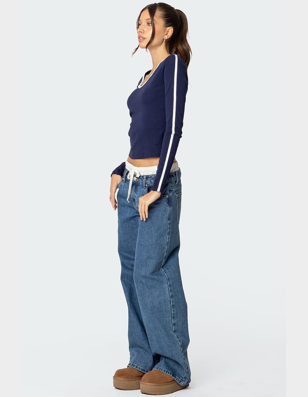 EDIKTED Contrast V-Neck Long Sleeve Tee