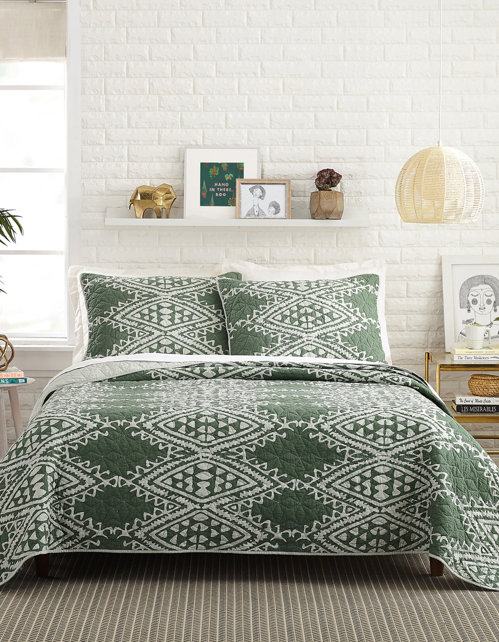 JUNGALOW BY JUSTINA BLAKENEY Aisha Full/Queen Quilt Set GREEN Tillys