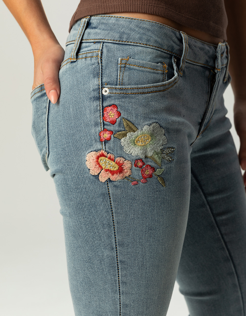 RSQ Womens Low Rise Floral Embroidered Bootcut Jeans - LIGHT WASH