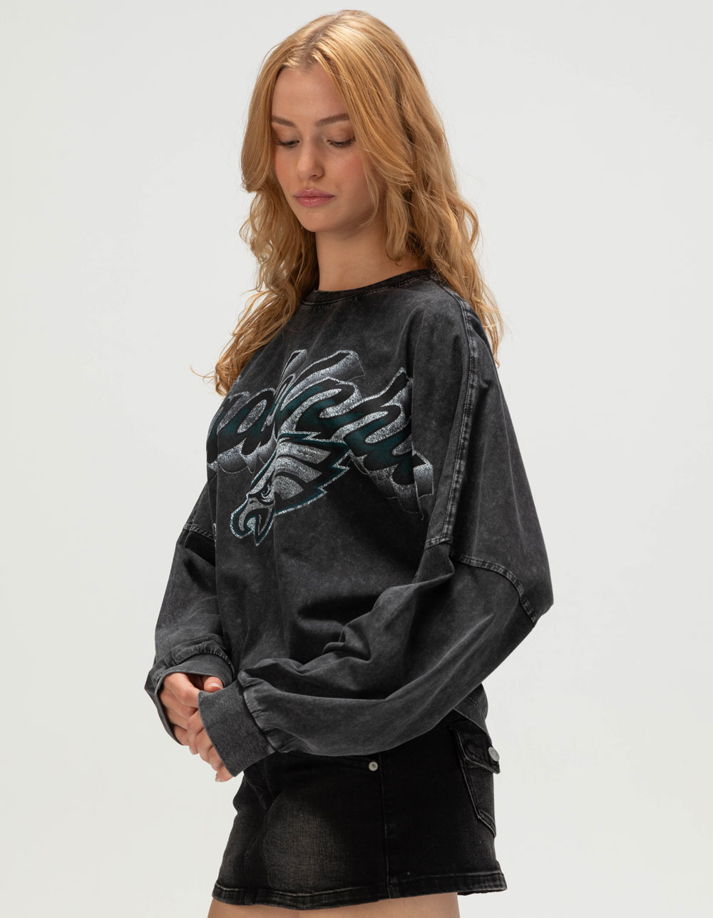 THE WILD COLLECTIVE Philadelphia Eagles Womens Long Sleeve Tee - BLACK