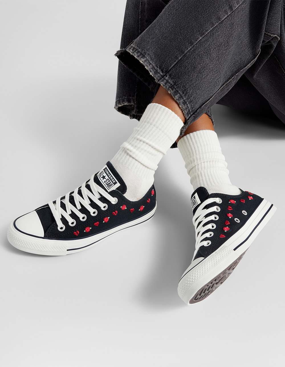 CONVERSE Chuck Taylor All Star Roses Embroidered Womens Low Top Shoes - BLACK