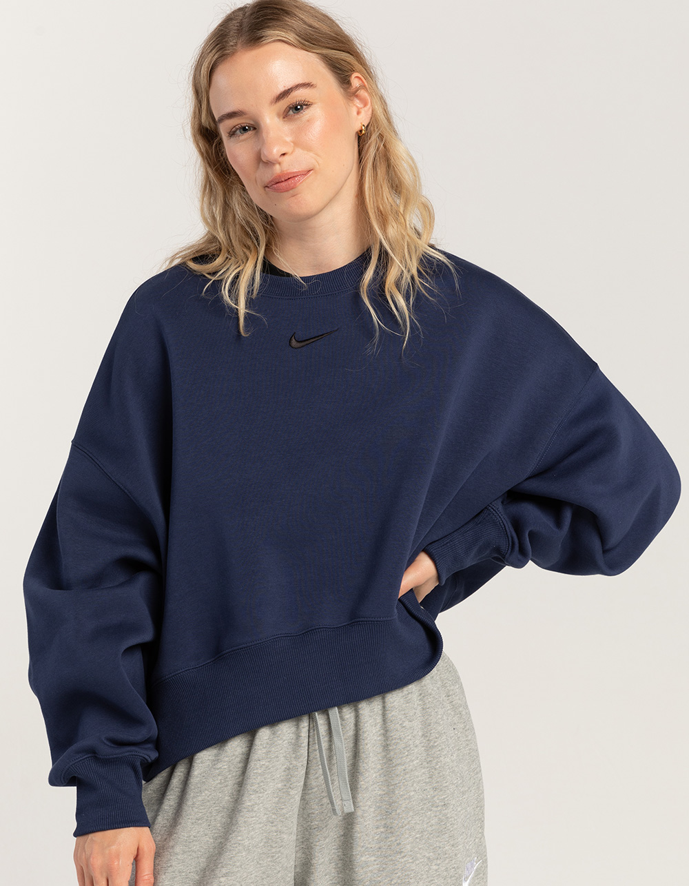 NIKE Sportswear Womens Oversized Crewneck Sweatshirt - NAVY | Tillys