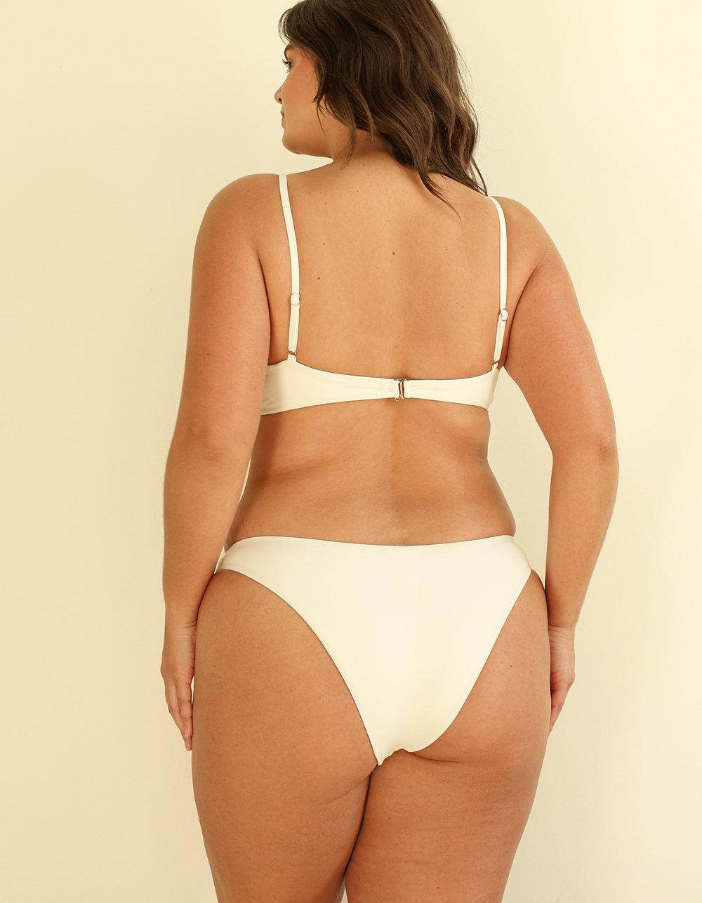 DIPPIN' DAISY'S Zen Knotted Triangle Bikini Top - WHITE