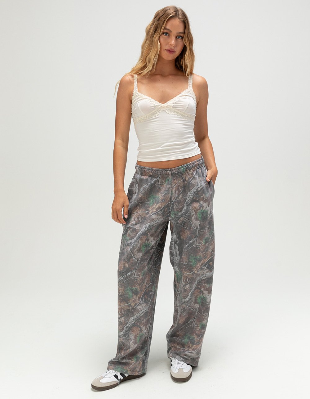 BDG Urban Outfitters CAMO Womens Baggy Sweatpants