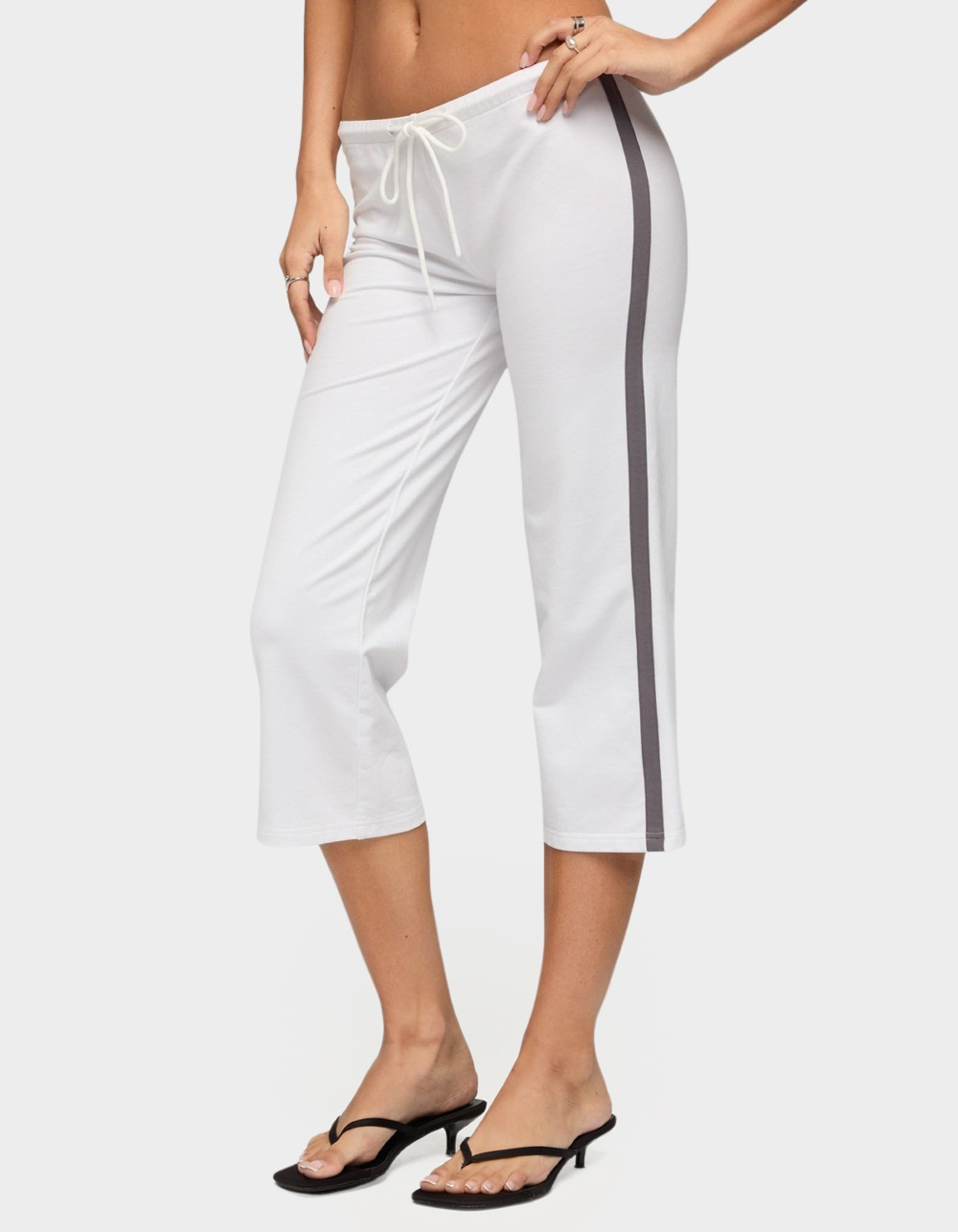 EDIKTED Milene Contrast Terry Capri Pants - WHITE