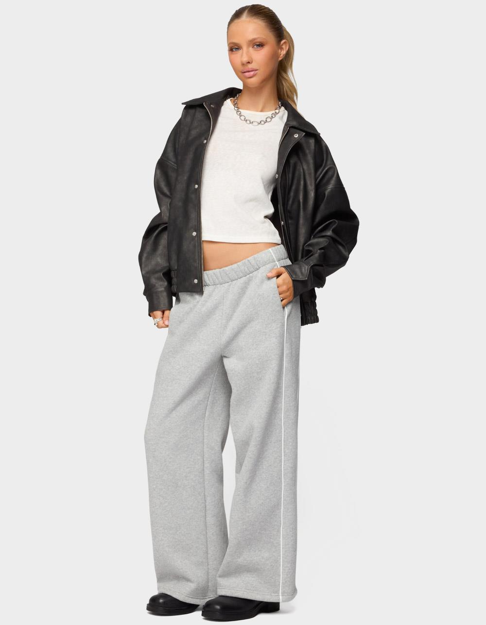 EDIKTED Petite Autumn Sweatpants