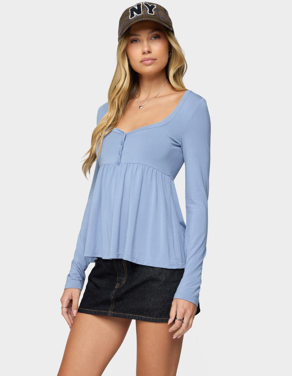 EDIKTED Lilla Henley Babydoll Top - BLUE