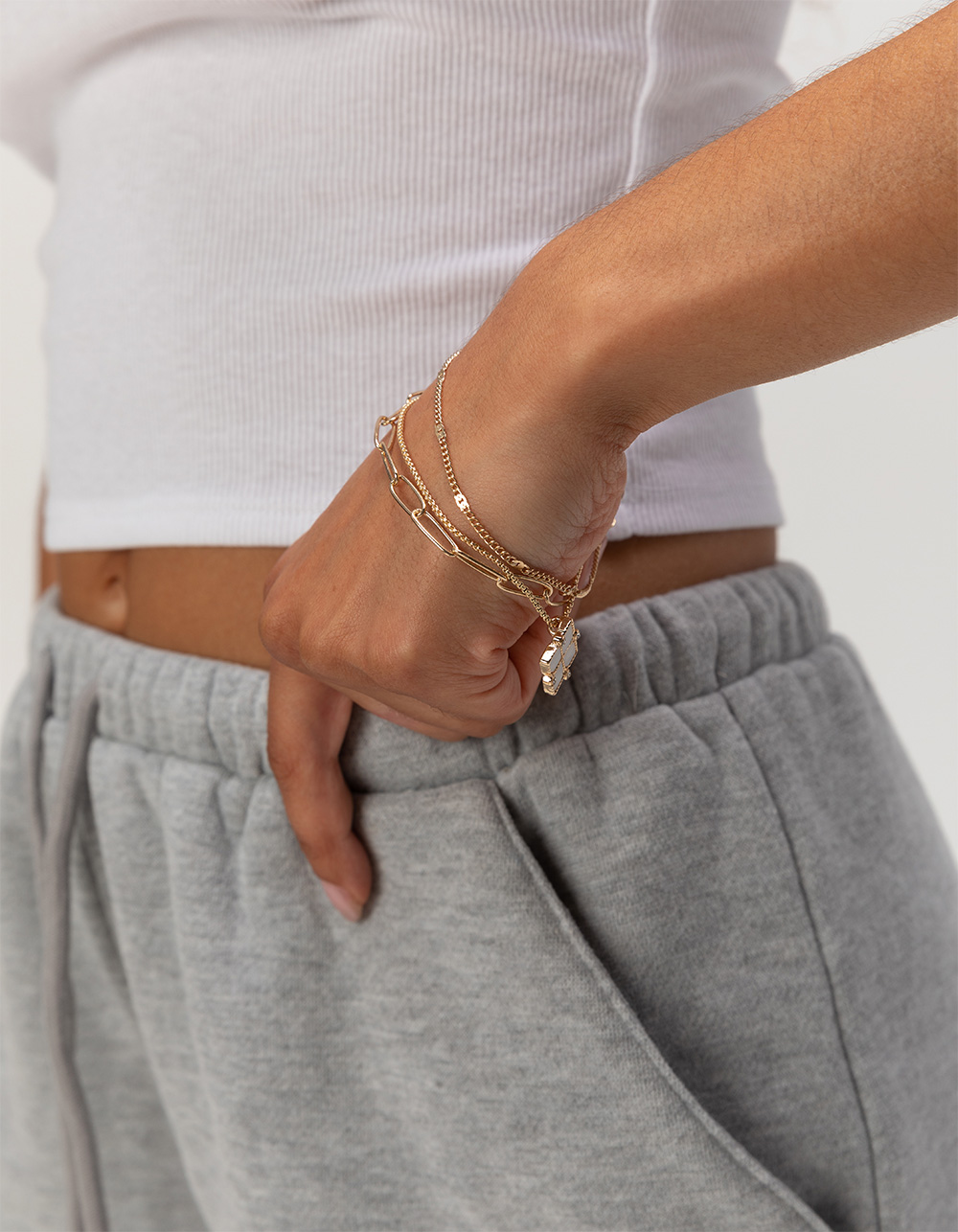 FULL TILT Dainty Iridescent Pendant Bracelet - GOLD