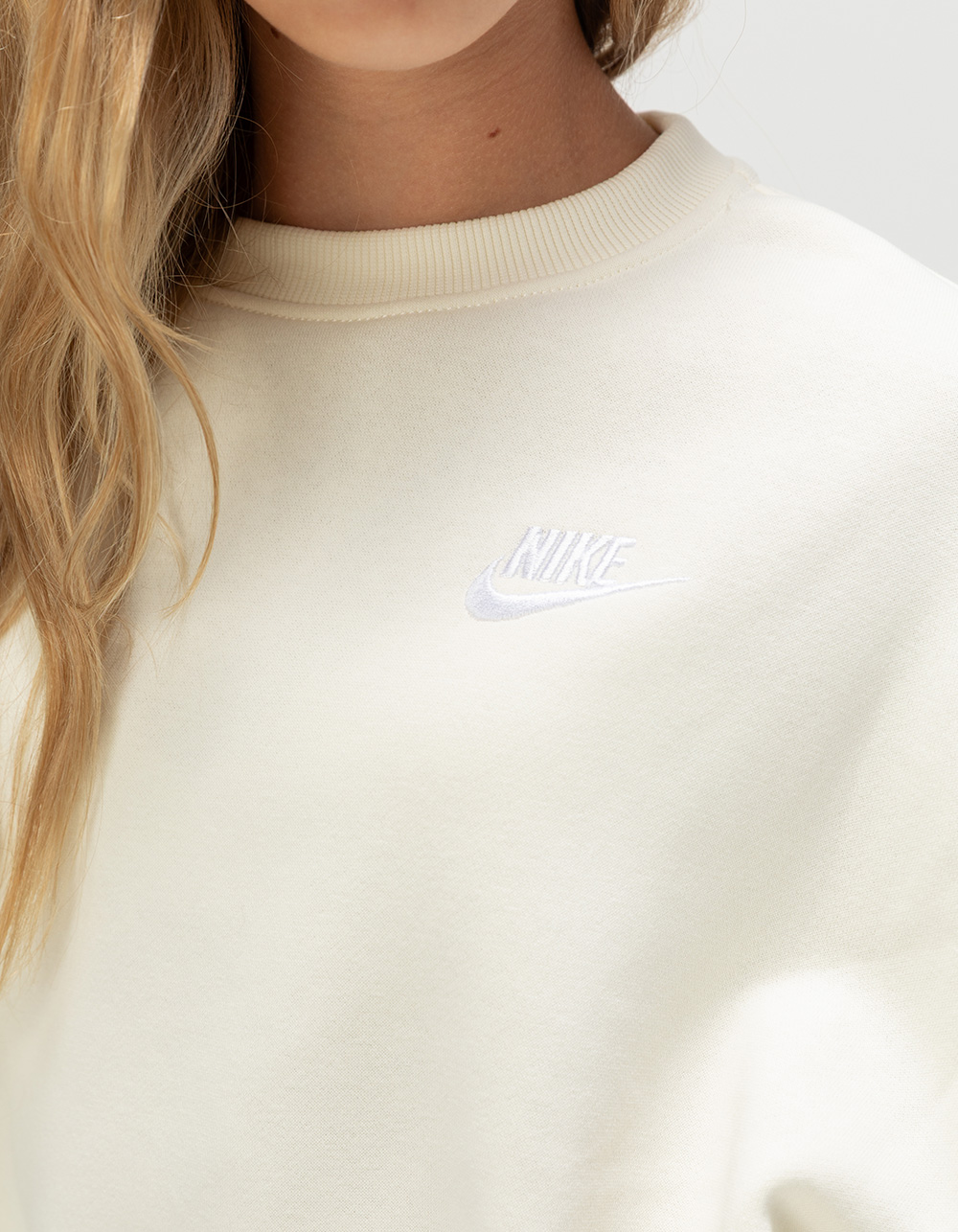 NIKE Sportswear Club Fleece Girls Boxy Crewneck Sweatshirt - BUTTER