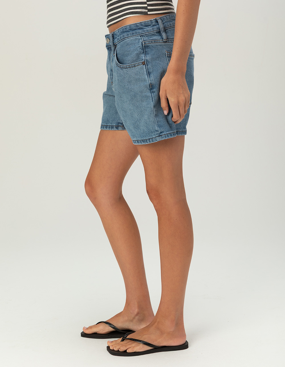 RSQ Womens Mid Rise Midi Shorts - MEDIUM WASH